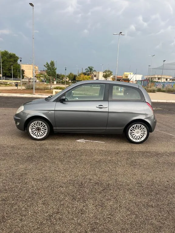 Lancia Ypsilon