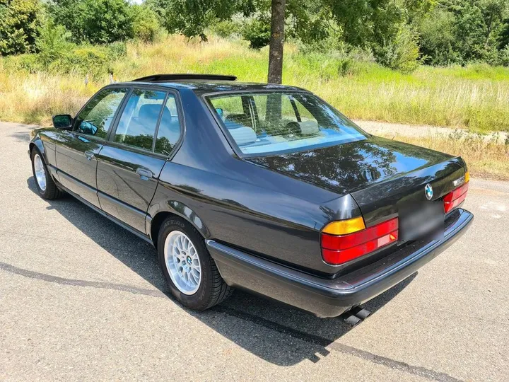 BMW 730