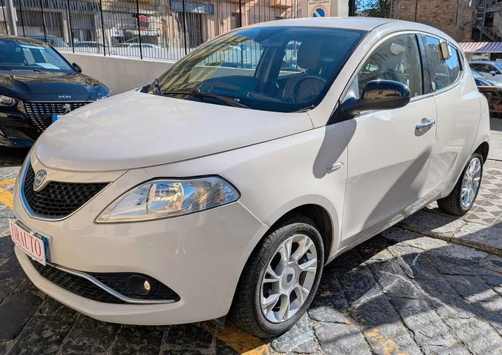 Lancia Ypsilon