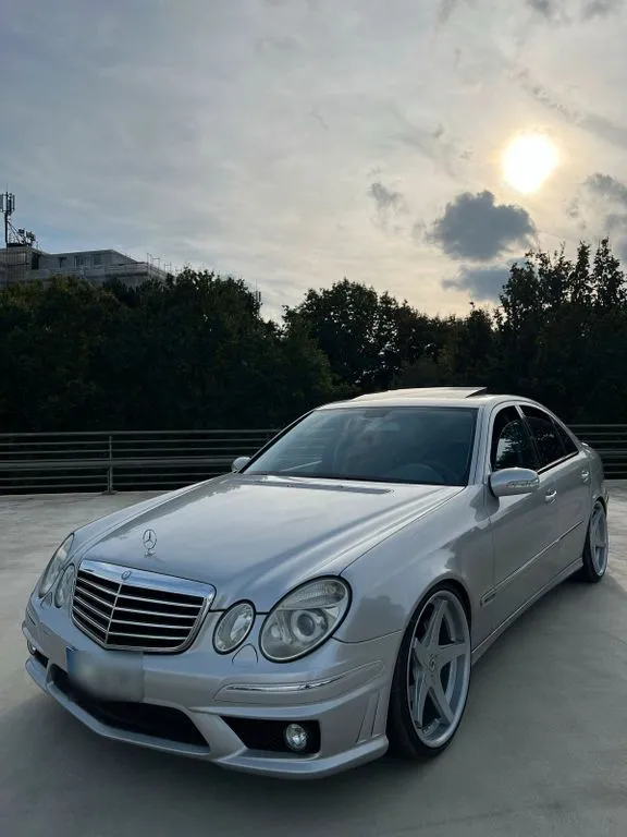 Mercedes-Benz E 200