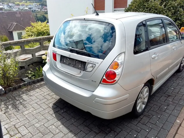 Suzuki Liana