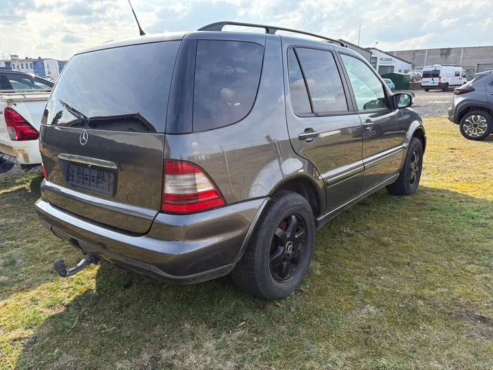 Mercedes-Benz ML 400
