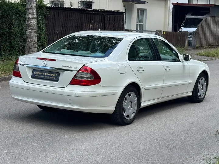Mercedes-Benz E 200