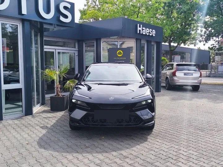 Lotus Eletre