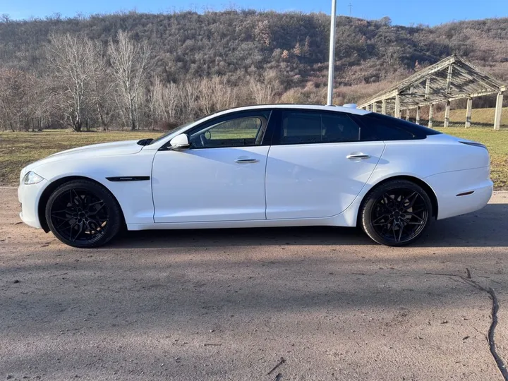 Jaguar XJR