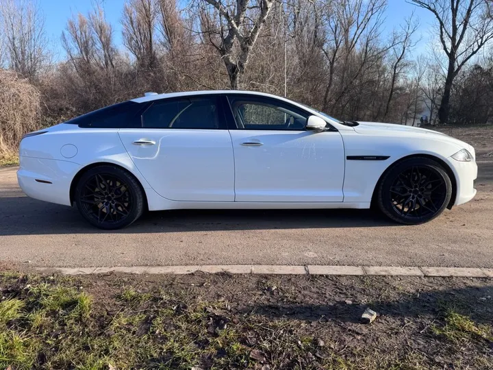 Jaguar XJR