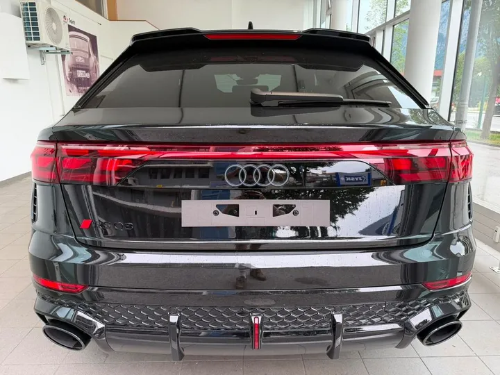 Audi RSQ8
