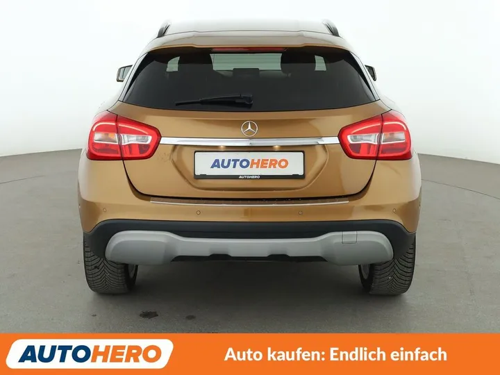 Mercedes-Benz GLA 200