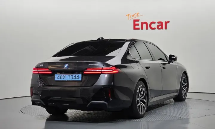 BMW i5