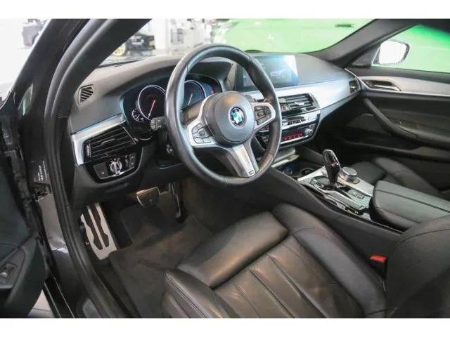 BMW M550