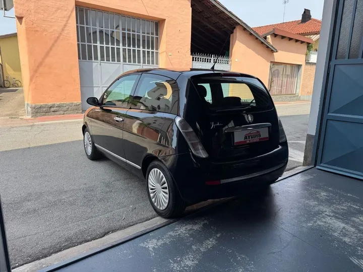 Lancia Ypsilon