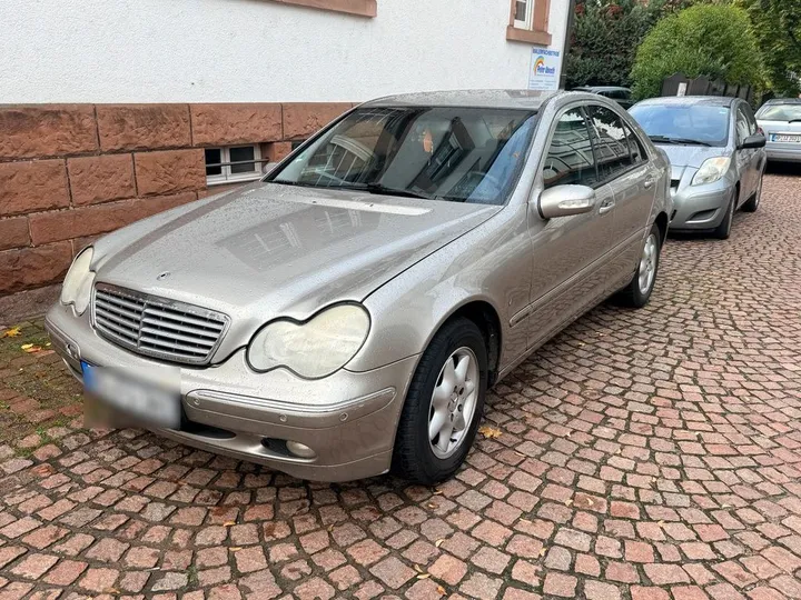 Mercedes-Benz C 220