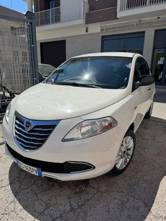 Lancia Ypsilon
