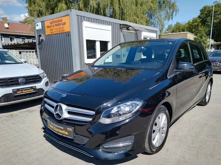 Mercedes-Benz B 180