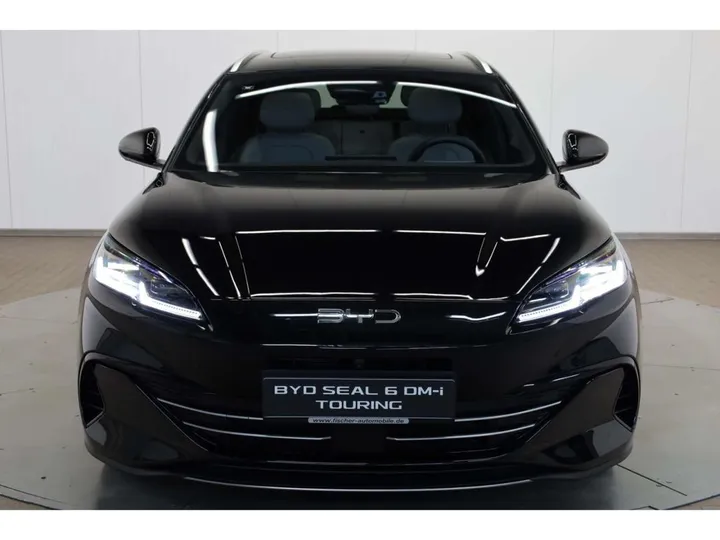 BYD SEAL 6
