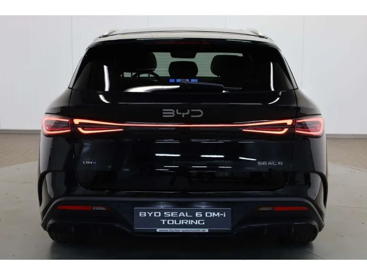 BYD SEAL 6