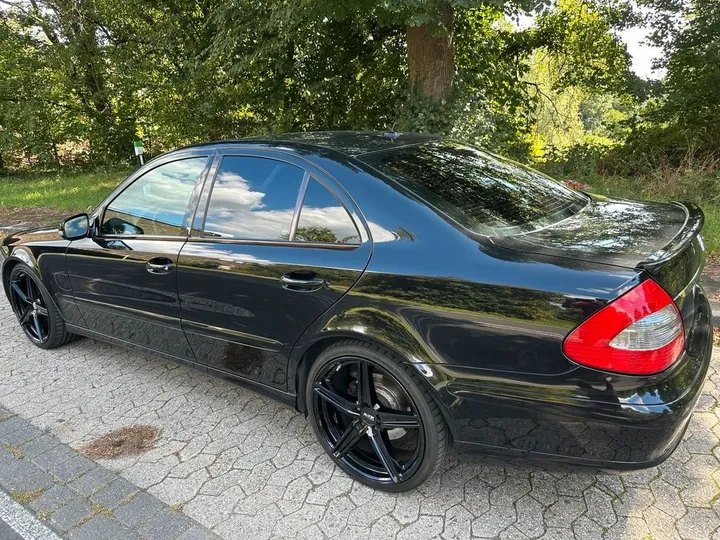 Mercedes-Benz E 200