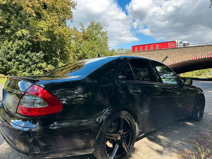 Mercedes-Benz E 200