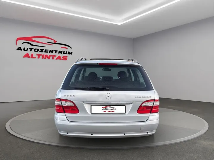 Mercedes-Benz E 200