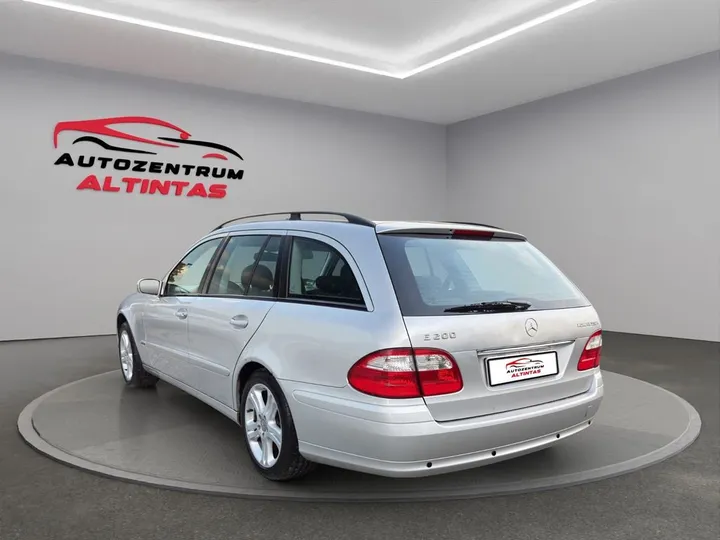 Mercedes-Benz E 200