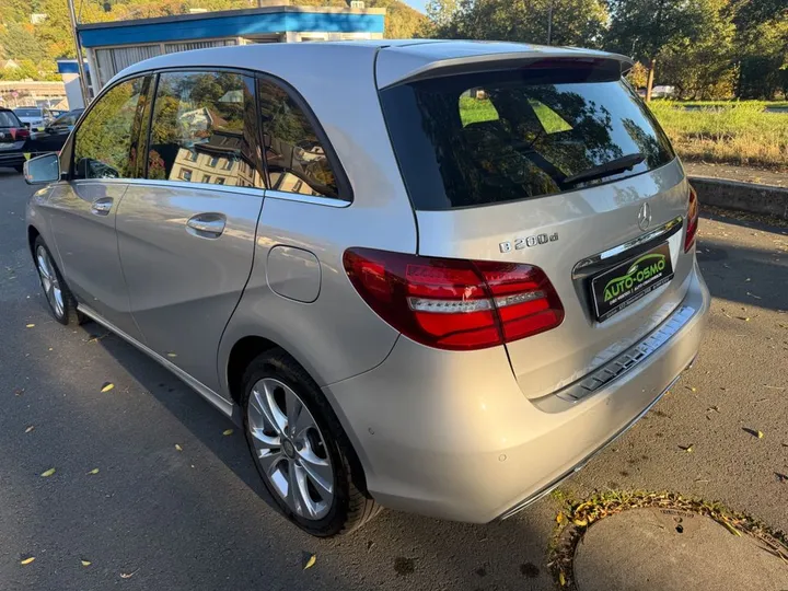 Mercedes-Benz B 200