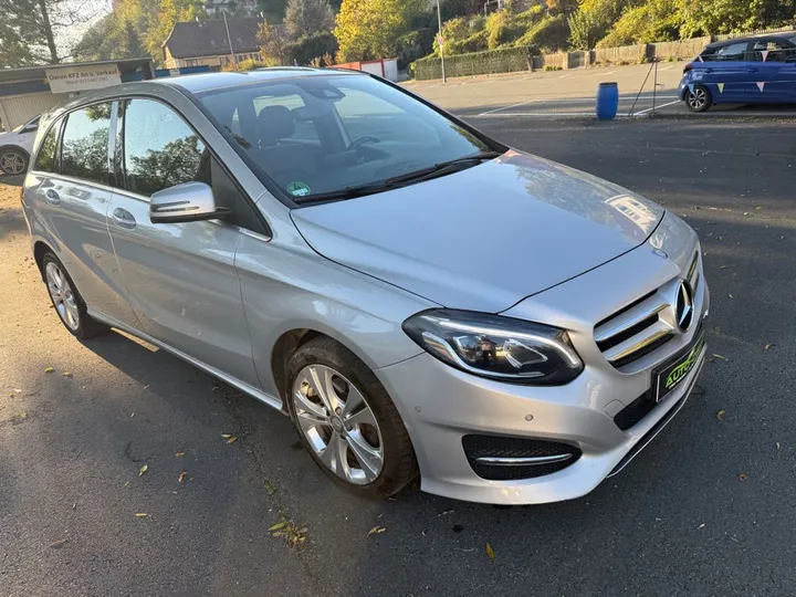 Mercedes-Benz B 200