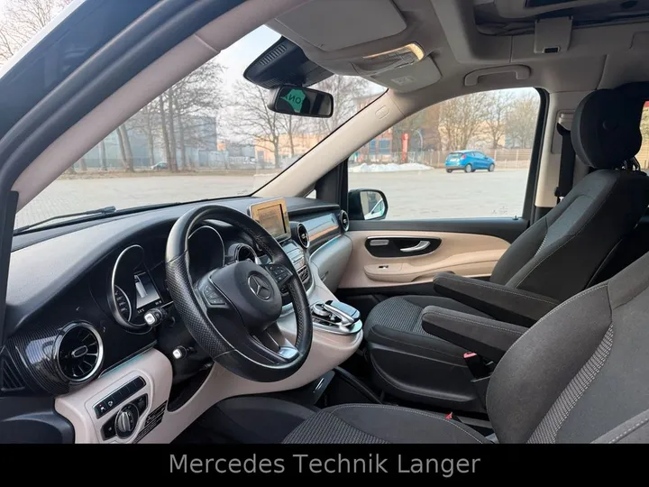 Mercedes-Benz 220