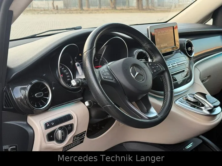 Mercedes-Benz 220