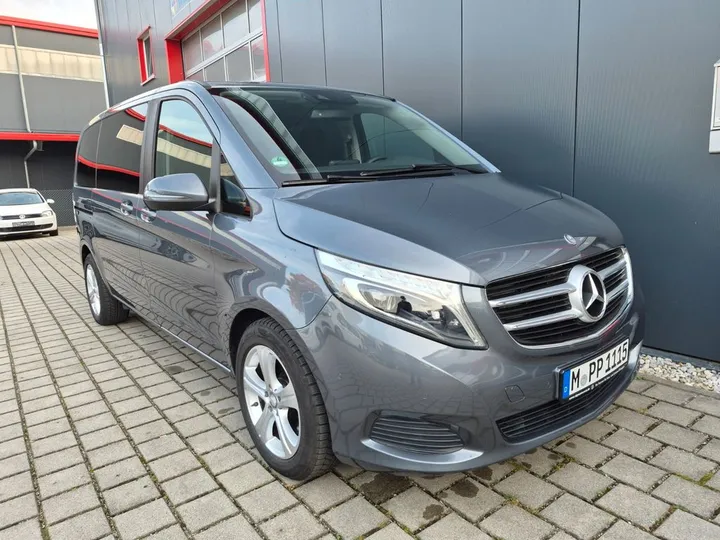 Mercedes-Benz V 220