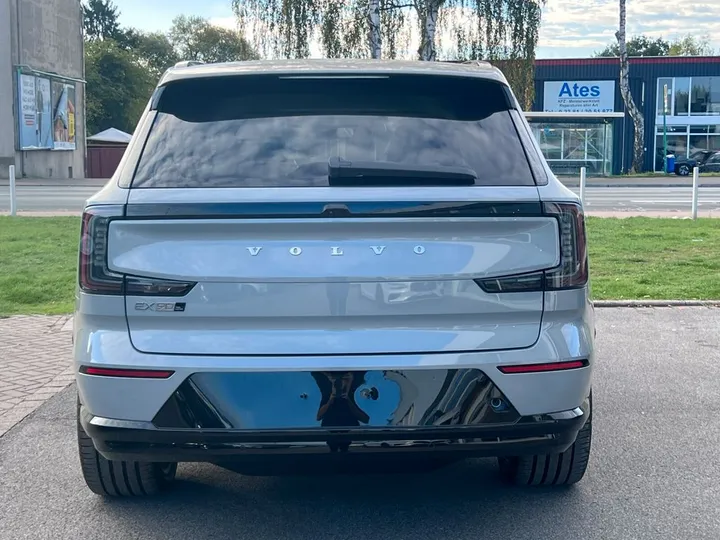 Volvo EX90
