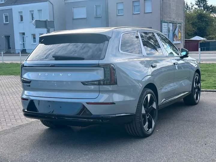 Volvo EX90