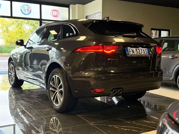 Jaguar F-Pace