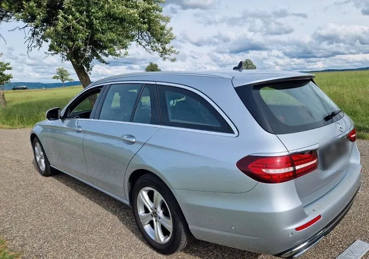 Mercedes-Benz E 220