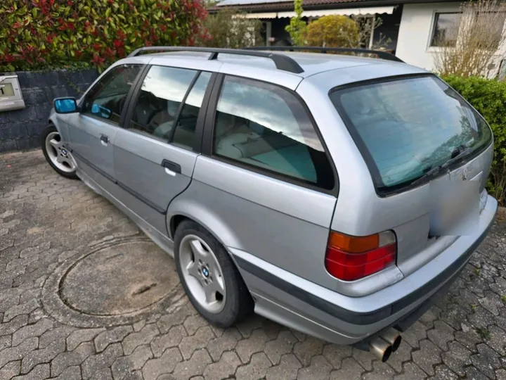 BMW 323