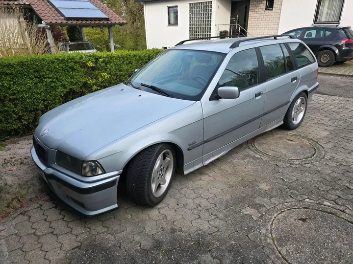 BMW 323