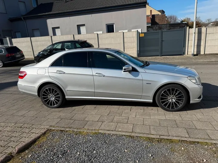 Mercedes-Benz E 220