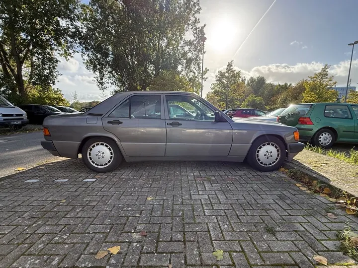 Mercedes-Benz 190