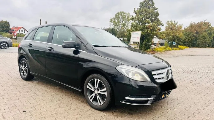 Mercedes-Benz B 220