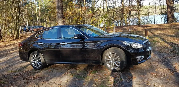 Infiniti Q70