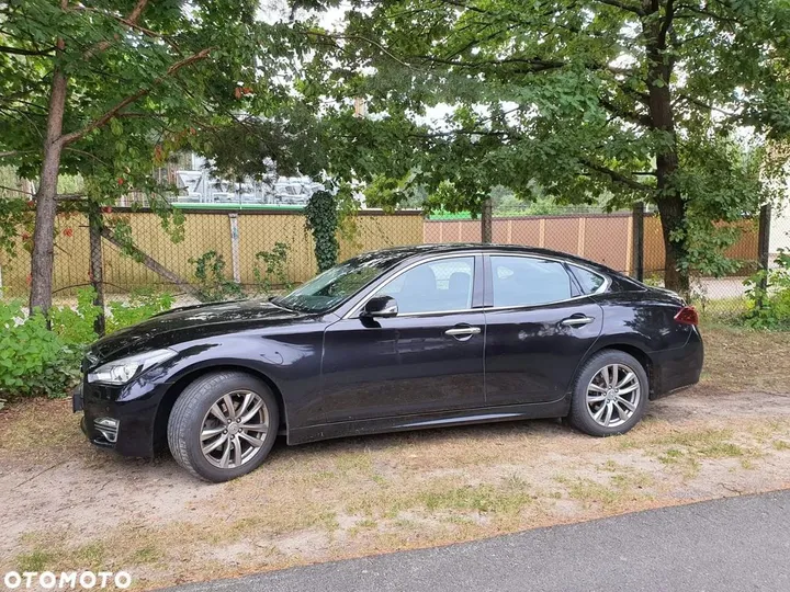 Infiniti Q70