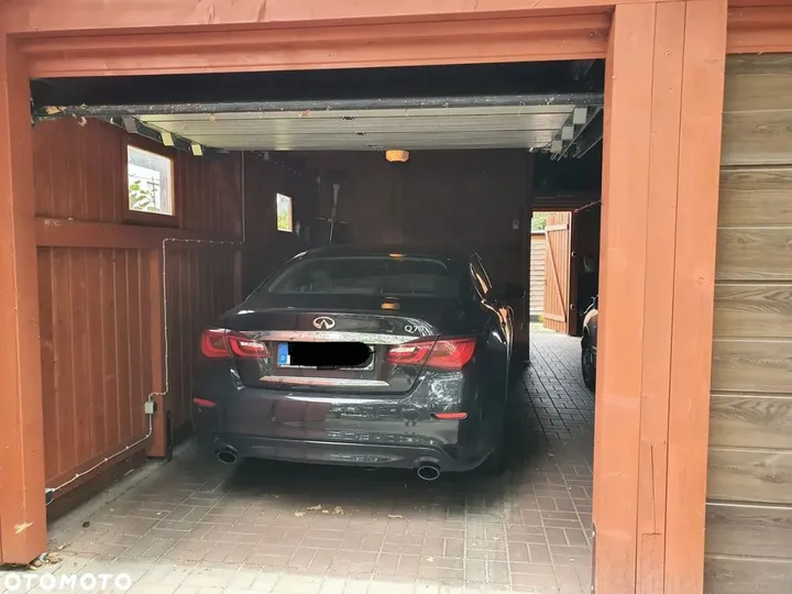 Infiniti Q70