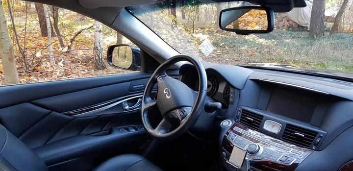 Infiniti Q70