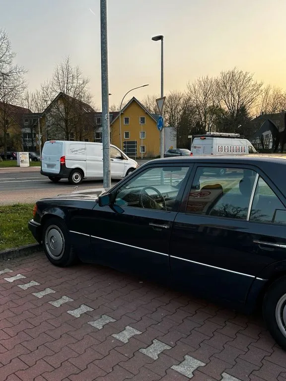 Mercedes-Benz 220