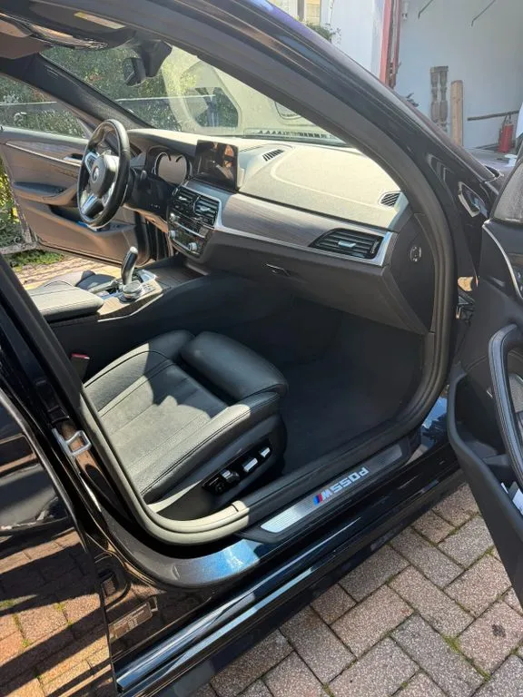 BMW M550