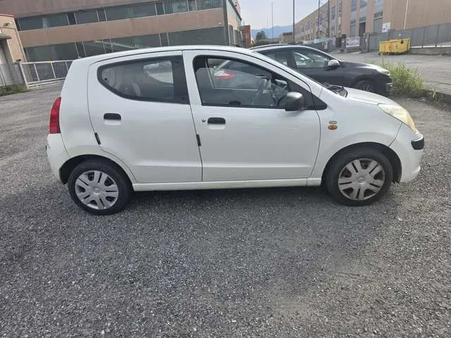 Nissan Pixo