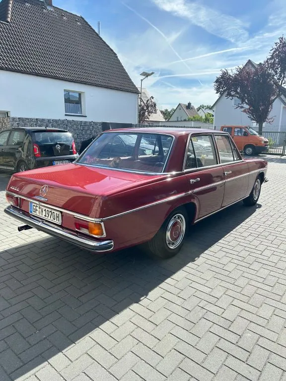 Mercedes-Benz 220