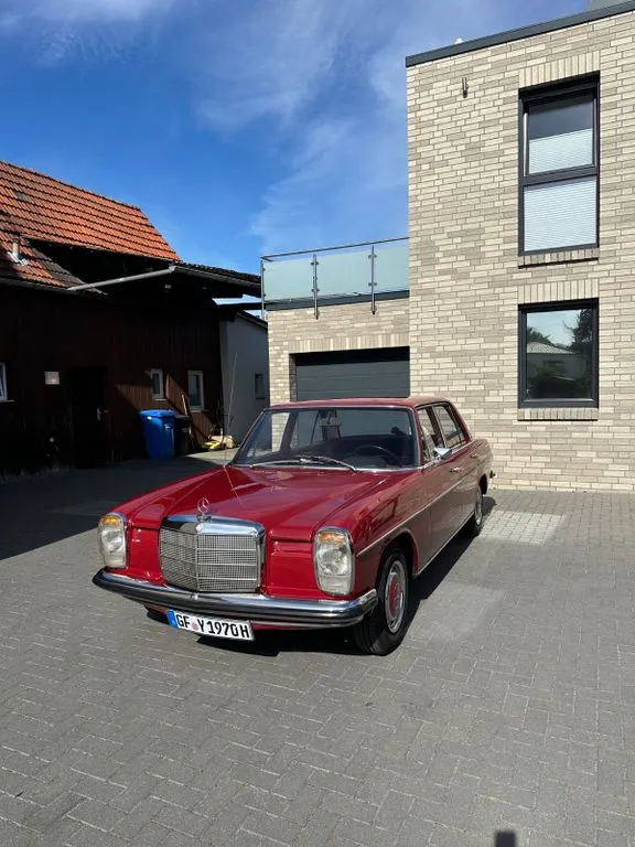 Mercedes-Benz 220