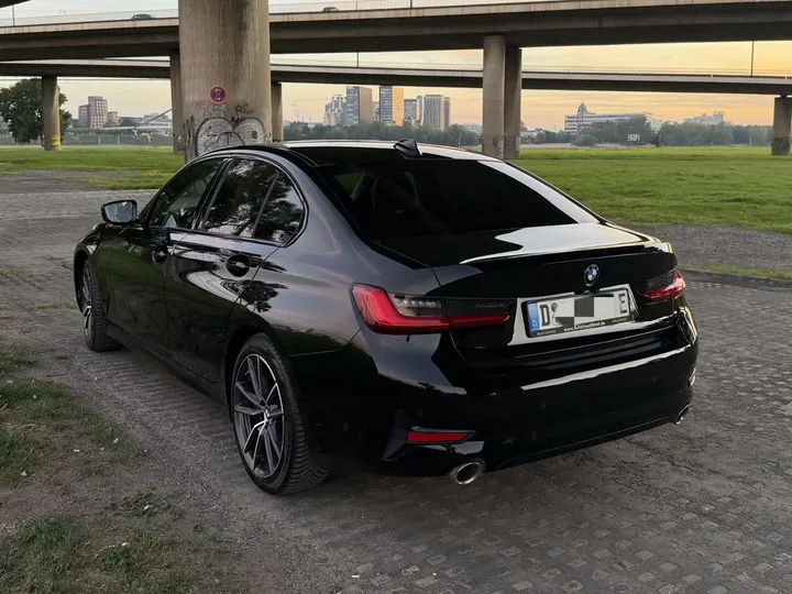 BMW 330