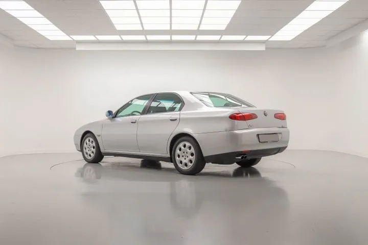 Alfa Romeo 166