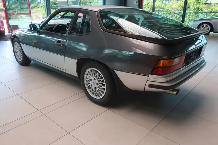 Porsche 924